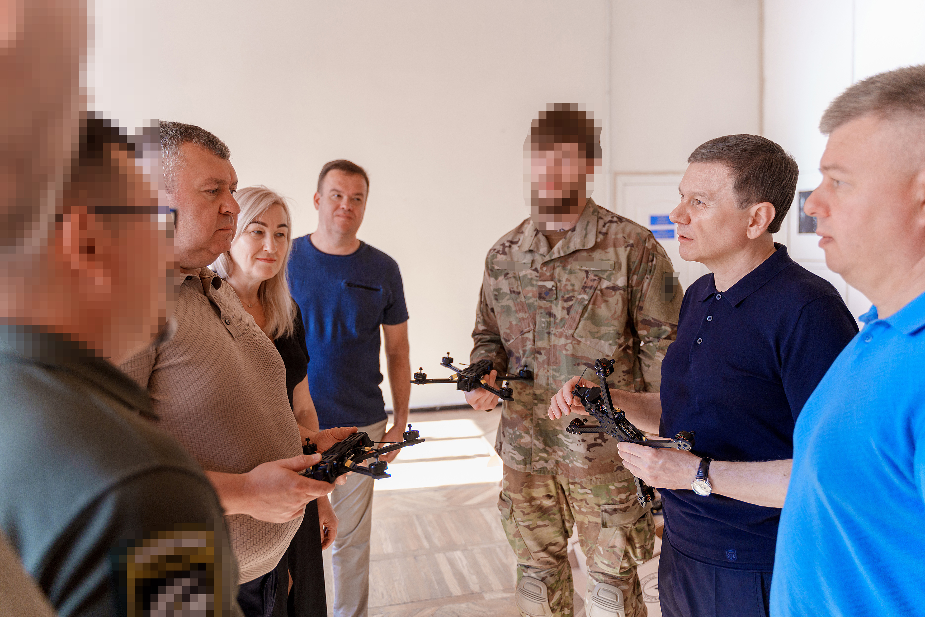 400 FPV-дронів, 5 тепловізорів та 2 приціли передала бійцям ЗСУ та Нацгвардії Вінницька громада